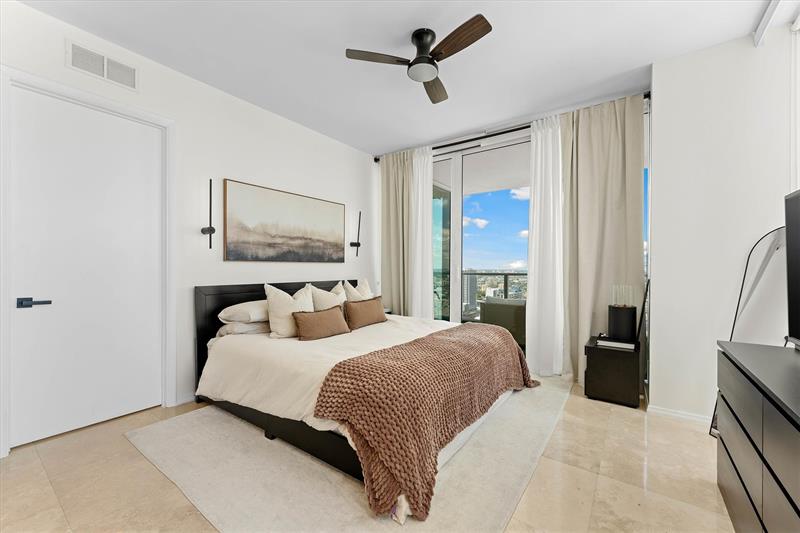 Image 15 of 32 For 1040 Biscayne Blvd  3906