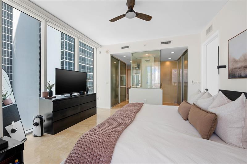 Image 16 of 32 For 1040 Biscayne Blvd  3906