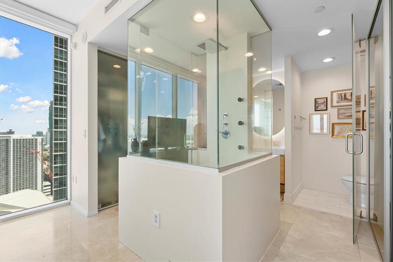 Image 17 of 32 For 1040 Biscayne Blvd  3906