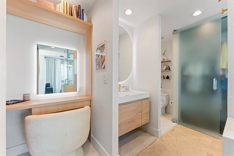 Image 19 of 32 For 1040 Biscayne Blvd  3906