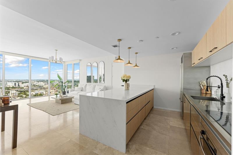 Image 2 of 32 For 1040 Biscayne Blvd  3906