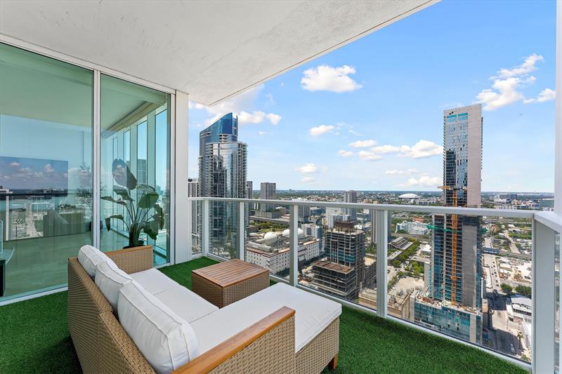 Image 22 of 32 For 1040 Biscayne Blvd  3906