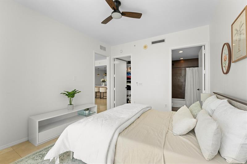 Image 25 of 32 For 1040 Biscayne Blvd  3906