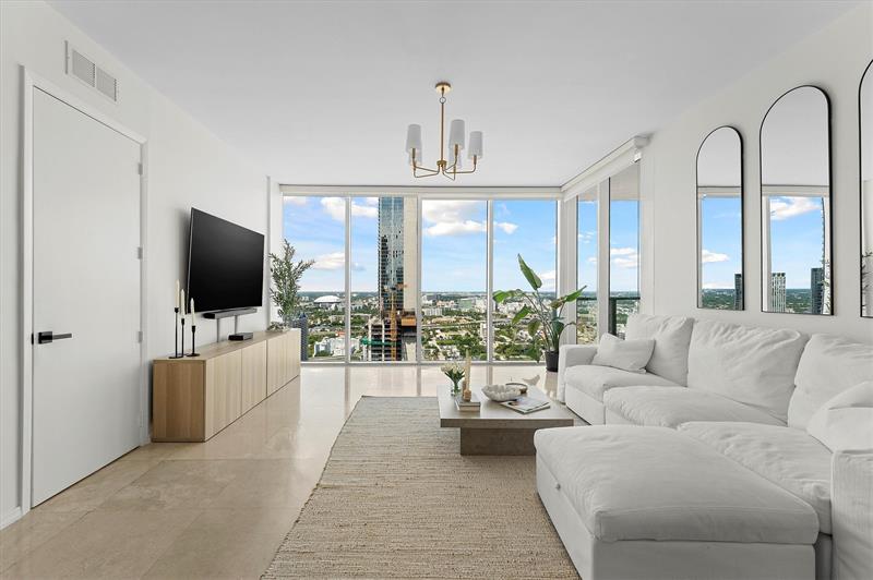 Image 3 of 32 For 1040 Biscayne Blvd  3906