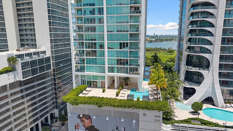 Image 31 of 32 For 1040 Biscayne Blvd  3906