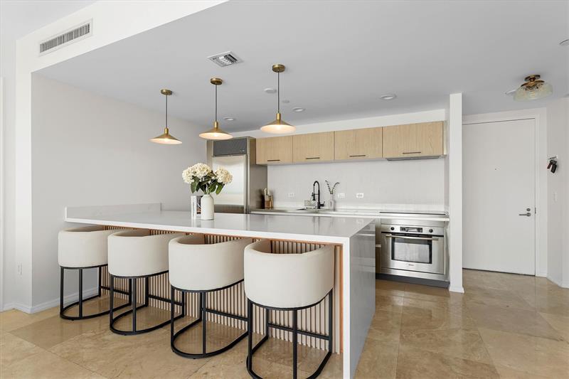 Image 4 of 32 For 1040 Biscayne Blvd  3906