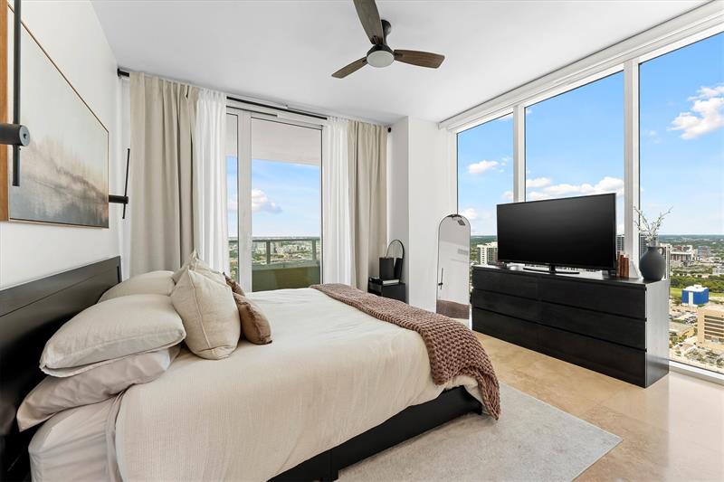 Image 5 of 32 For 1040 Biscayne Blvd  3906