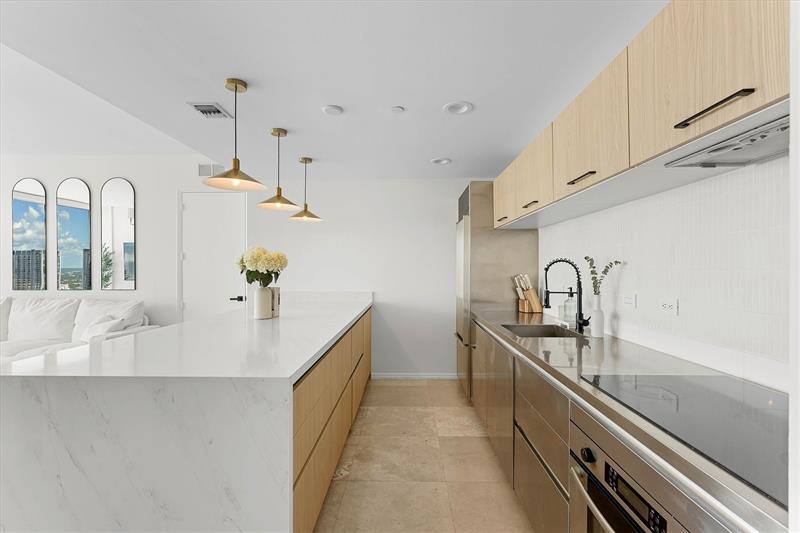 Image 8 of 32 For 1040 Biscayne Blvd  3906