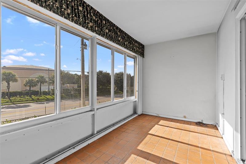 Image 18 of 22 For 90 South Blvd  2c