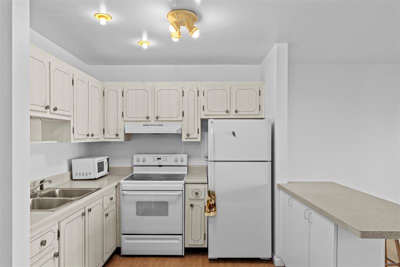 Image 8 of 22 For 90 South Blvd  2c