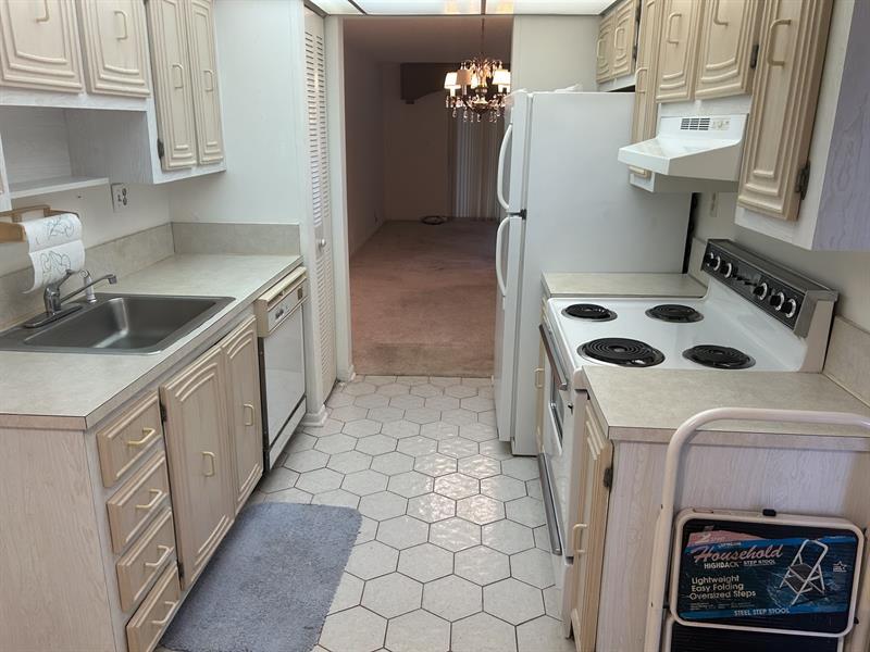 Image 5 of 6 For 8205 61st St  B103