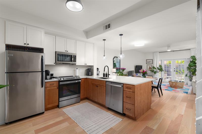 Image 12 of 54 For 1321 Bayview Dr  4