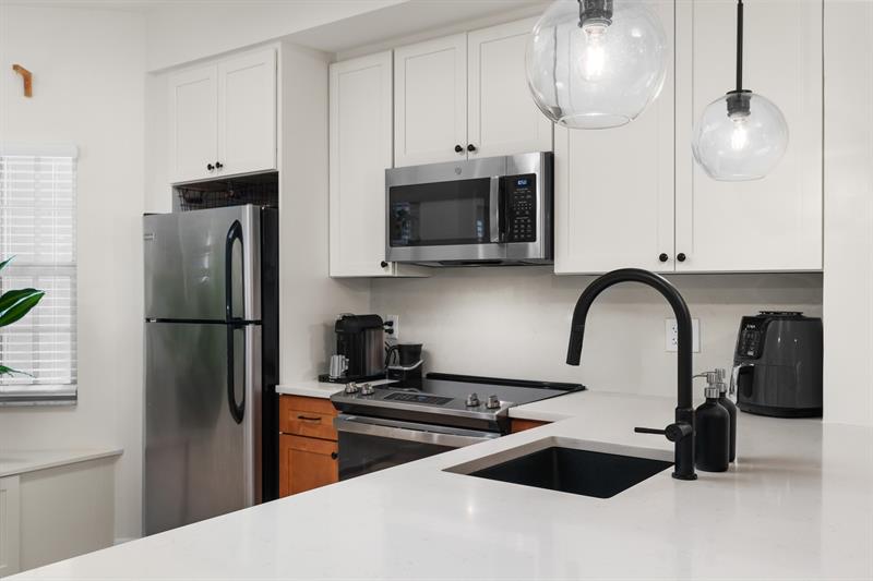 Image 13 of 54 For 1321 Bayview Dr  4