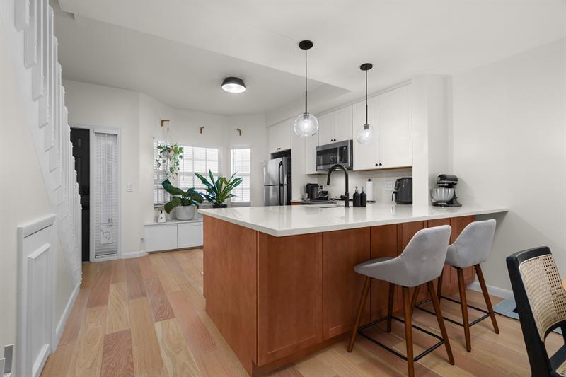 Image 14 of 54 For 1321 Bayview Dr  4