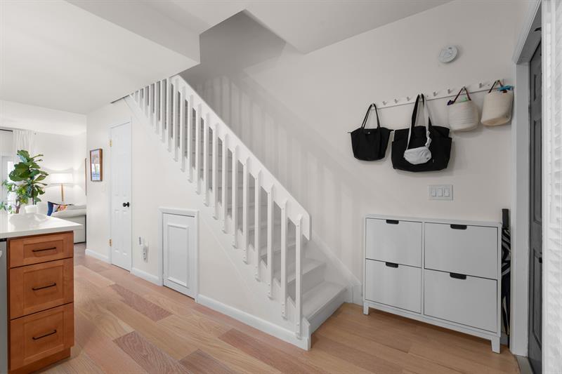 Image 17 of 54 For 1321 Bayview Dr  4