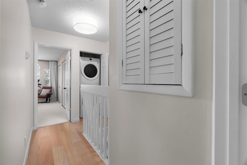 Image 33 of 54 For 1321 Bayview Dr  4
