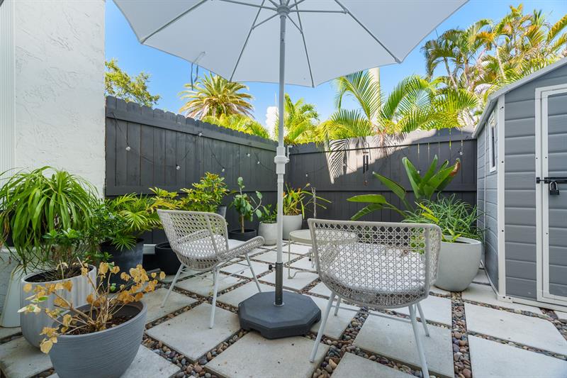 Image 40 of 54 For 1321 Bayview Dr  4