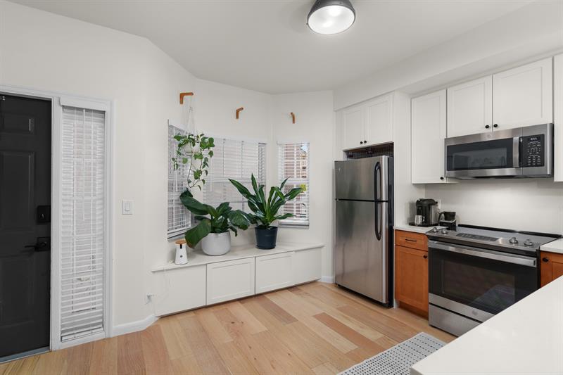 Image 9 of 54 For 1321 Bayview Dr  4