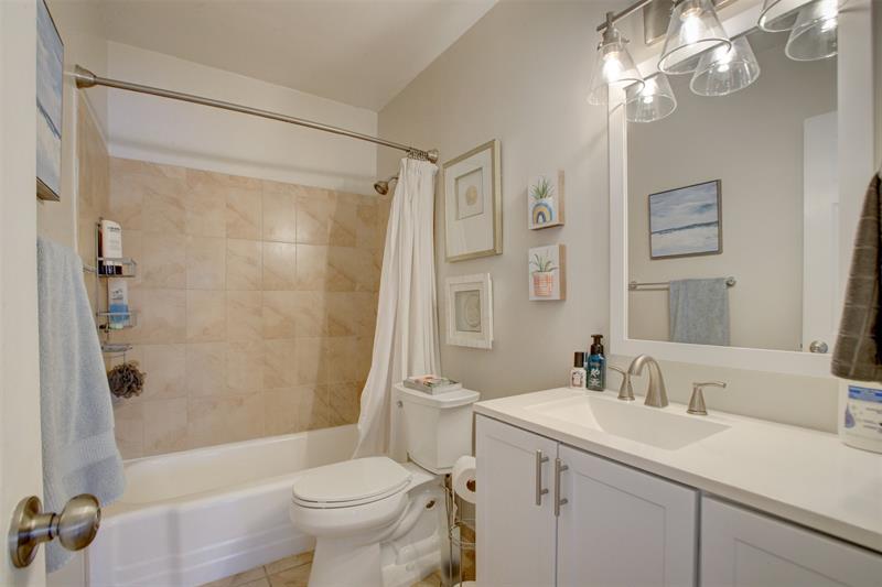 Image 12 of 14 For 999 Riverside Dr  10