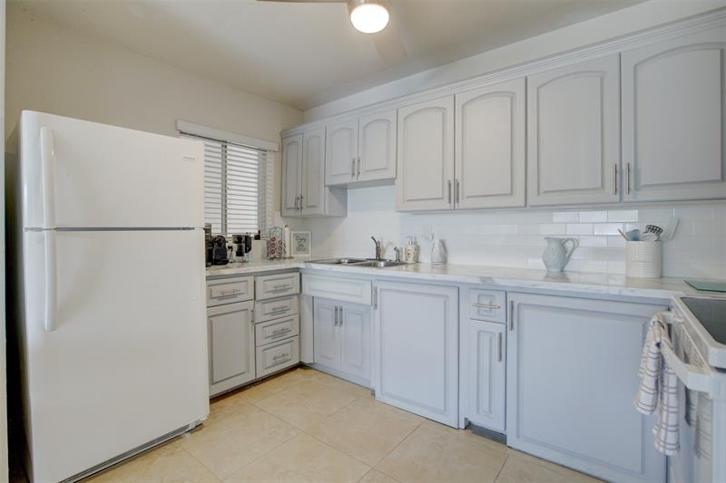 Image 9 of 14 For 999 Riverside Dr  10