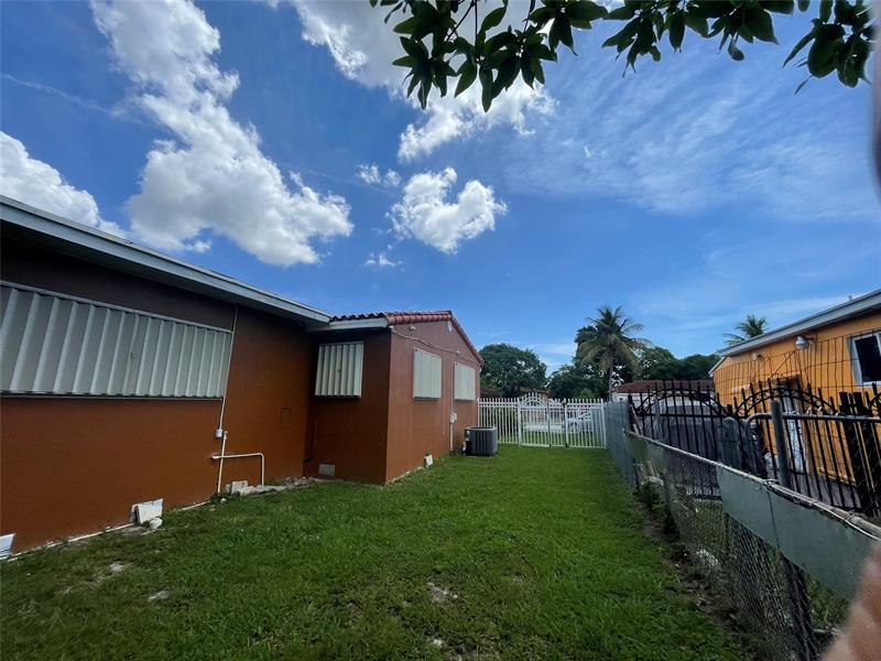 Image 32 of 39 For 12900 1st Ct