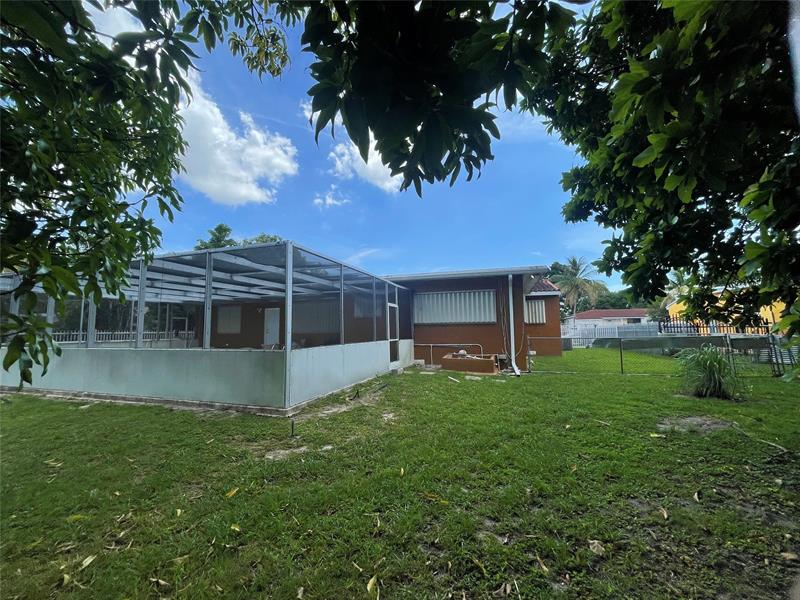 Image 33 of 39 For 12900 1st Ct