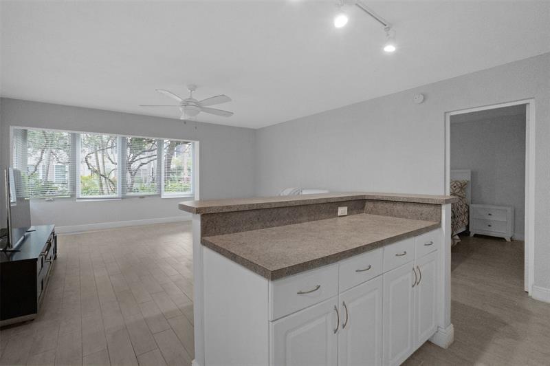 Image 10 of 46 For 1000 4th St  127