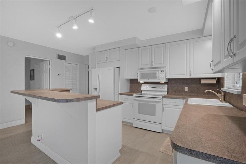 Image 11 of 46 For 1000 4th St  127