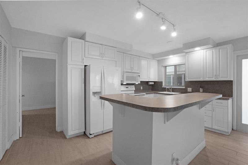 Image 12 of 46 For 1000 4th St  127