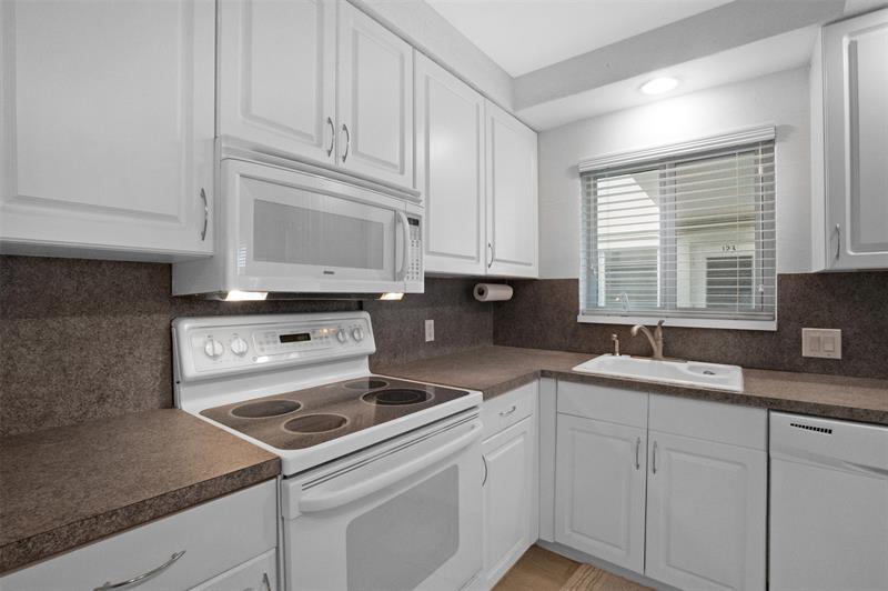 Image 13 of 46 For 1000 4th St  127