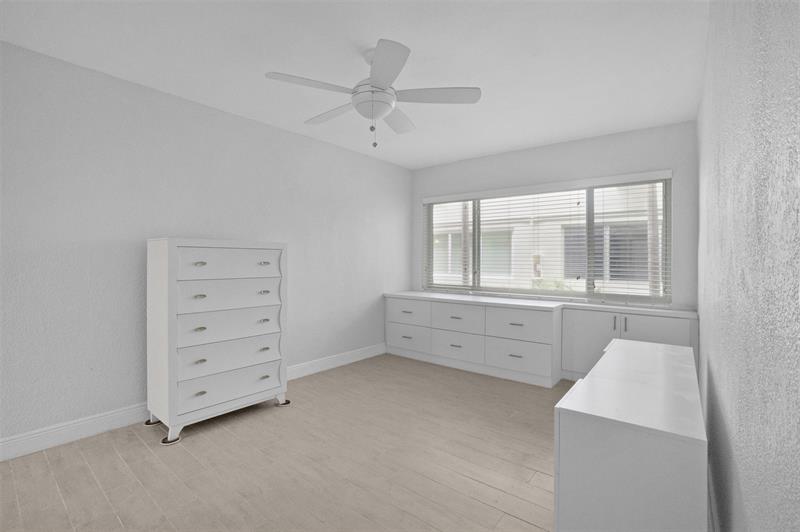 Image 17 of 46 For 1000 4th St  127