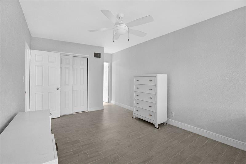 Image 18 of 46 For 1000 4th St  127