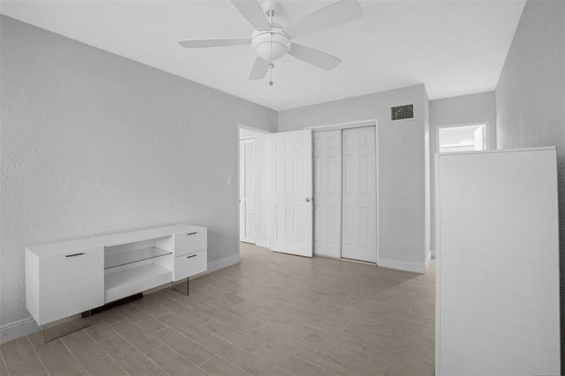 Image 19 of 46 For 1000 4th St  127