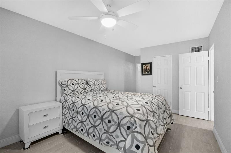 Image 23 of 46 For 1000 4th St  127