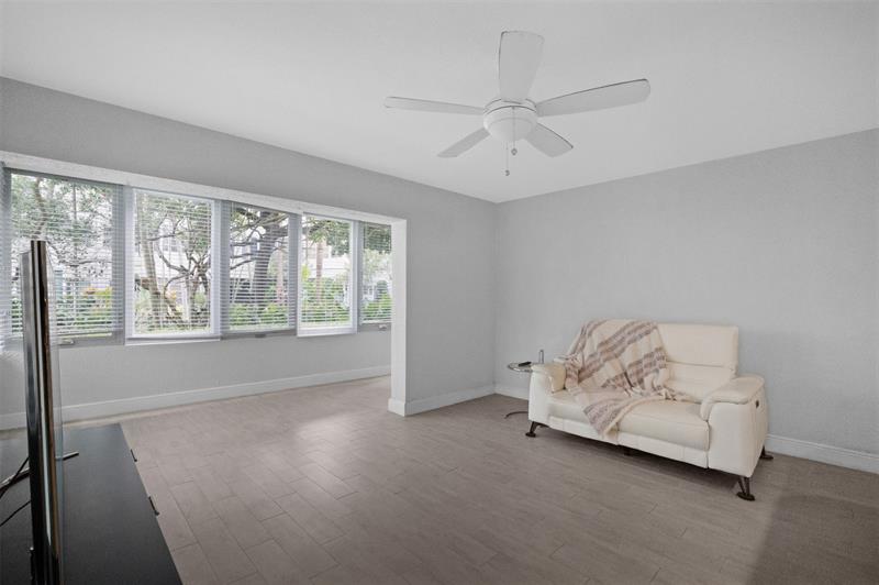 Image 6 of 46 For 1000 4th St  127