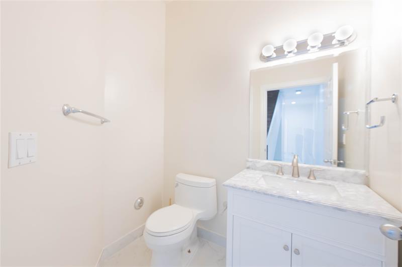 Image 21 of 26 For 819 7th Ave  819