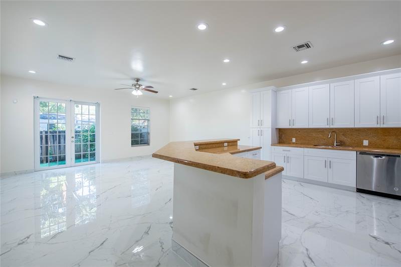 Image 7 of 26 For 819 7th Ave  819