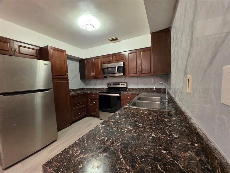 Details for 1381 144th St, Miami, FL 33161