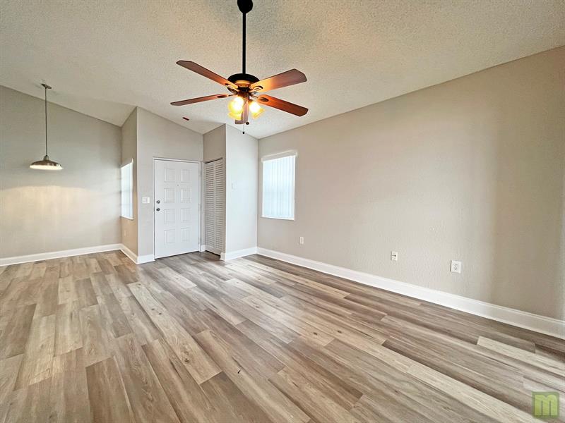 Image 12 of 37 For 2811 Oakland Forest Dr  201