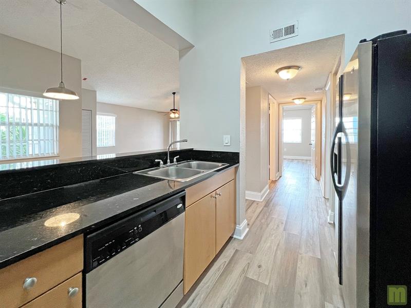Image 16 of 37 For 2811 Oakland Forest Dr  201