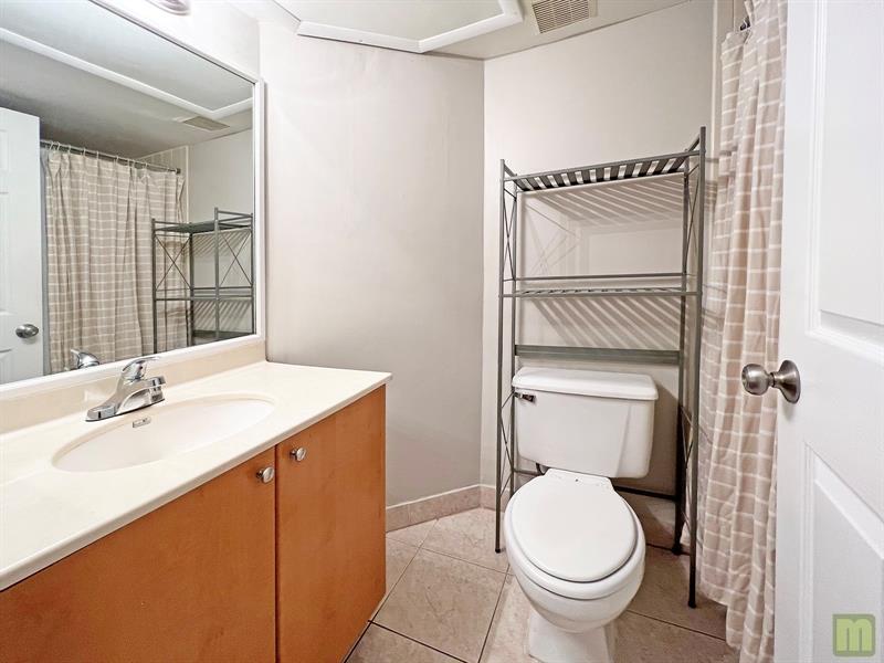 Image 24 of 37 For 2811 Oakland Forest Dr  201