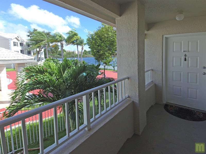 Image 8 of 37 For 2811 Oakland Forest Dr  201
