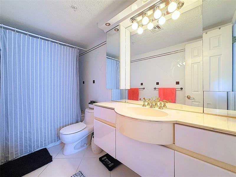 Image 12 of 31 For 1505 Riverside Drive  1106