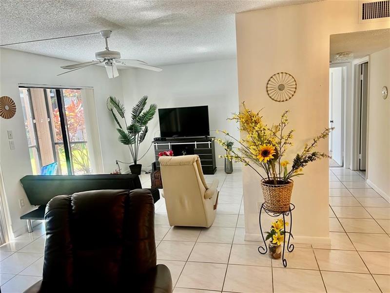 Image 11 of 21 For 9360 Belfort Cir  111