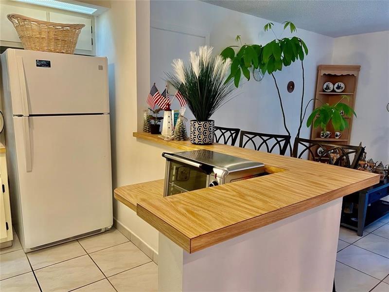 Image 4 of 21 For 9360 Belfort Cir  111