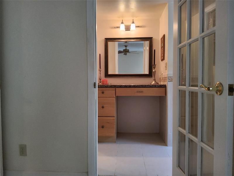 Image 21 of 29 For 3151 Palm Aire Dr  301