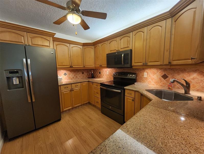 Image 6 of 29 For 3151 Palm Aire Dr  301