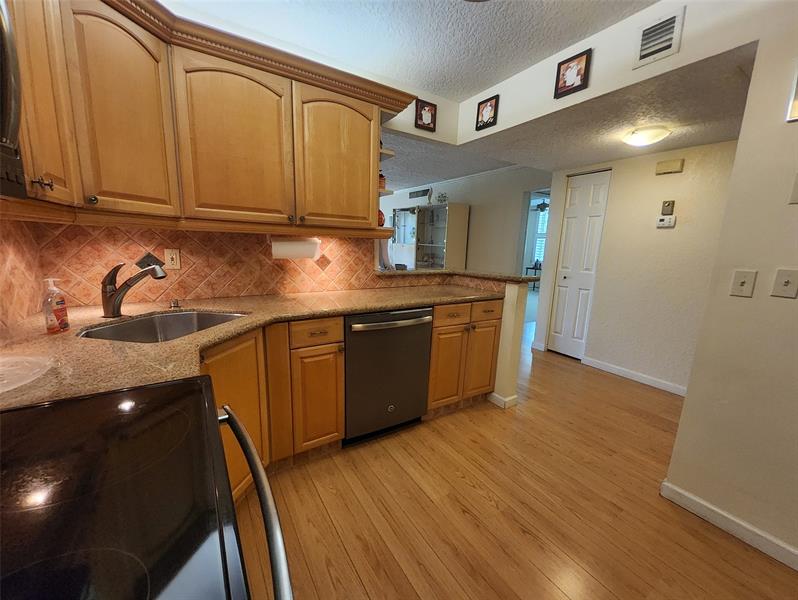 Image 7 of 29 For 3151 Palm Aire Dr  301