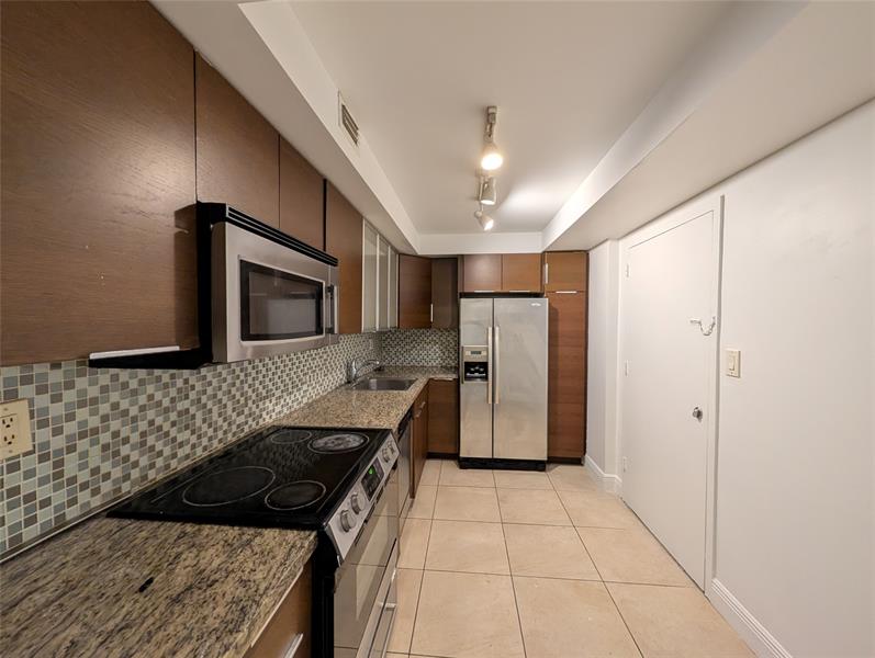 Image 4 of 18 For 1800 Sans Souci Blvd  238