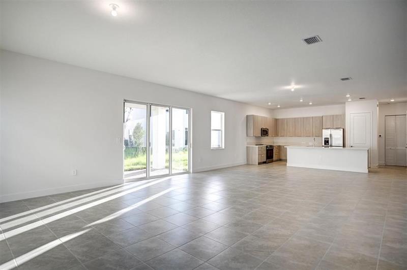 Image 15 of 80 For 12328 43 Street